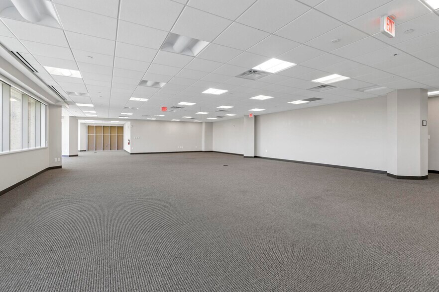 More Photos Of 1600 N Redbud Blvd, McKinney Office For Sale