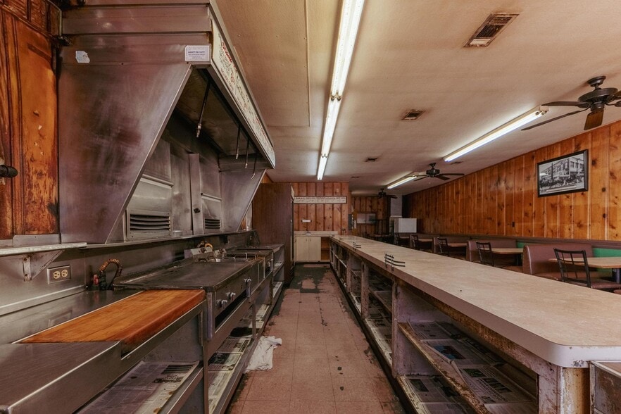 More Photos Of 400 N Main St, Hattiesburg General Retail For Sale