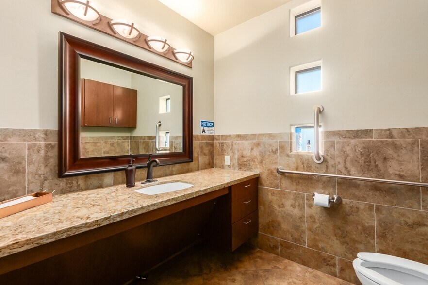 More Photos Of 261 W Duval Rd, Green Valley Medical For Sale