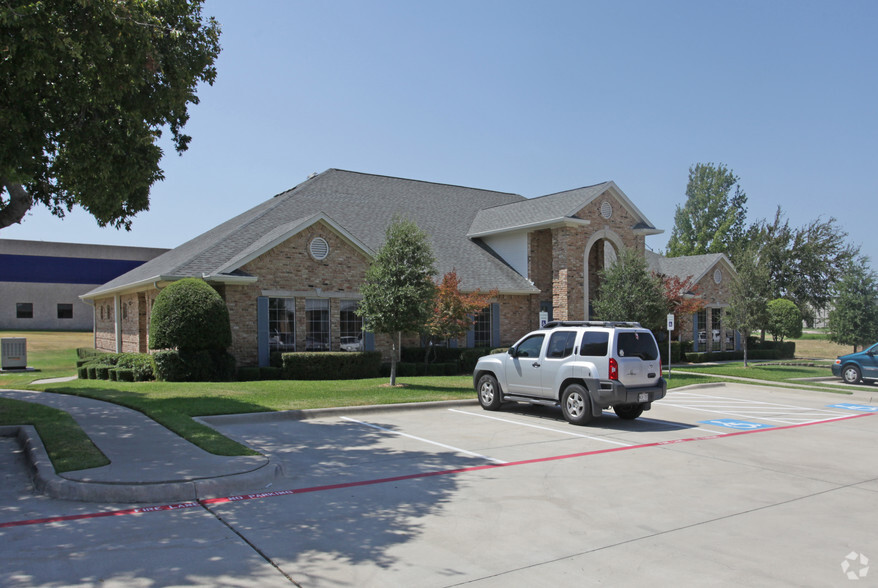 Primary Photo Of 5750 Stratum Dr, Fort Worth Medical For Sale