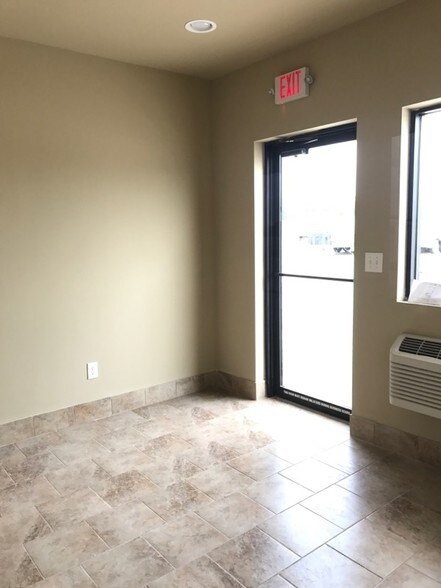 More Photos Of 5929 Bardet St, Pearland Warehouse For Lease