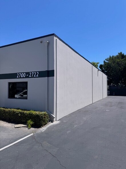 More Photos Of 2650-2676 S Grand Ave, Santa Ana Warehouse For Lease