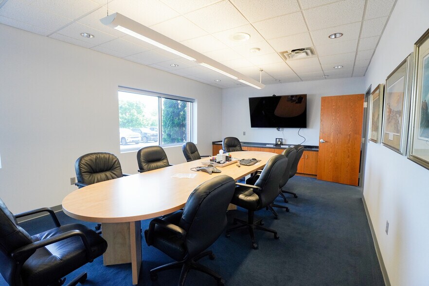 More Photos Of 4585 Cornell Rd, Blue Ash Manufacturing For Lease