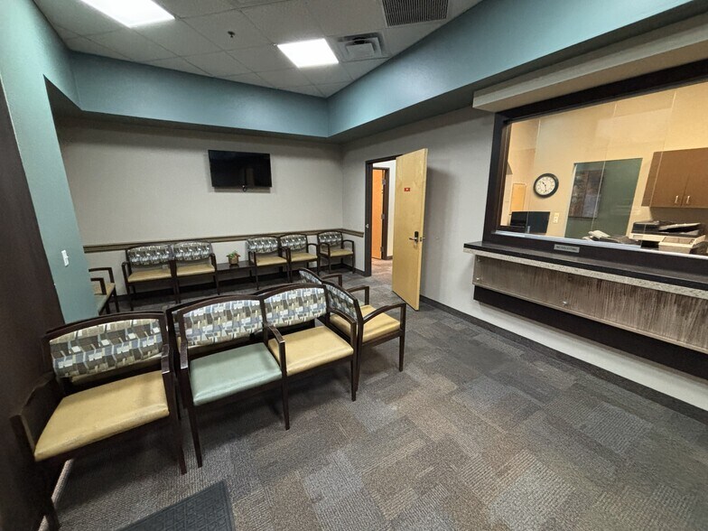 More Photos Of 16515 S 40th St, Phoenix Medical For Lease