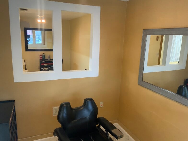 More Photos Of 4566 Elvis Presley Blvd, Memphis Freestanding For Sale