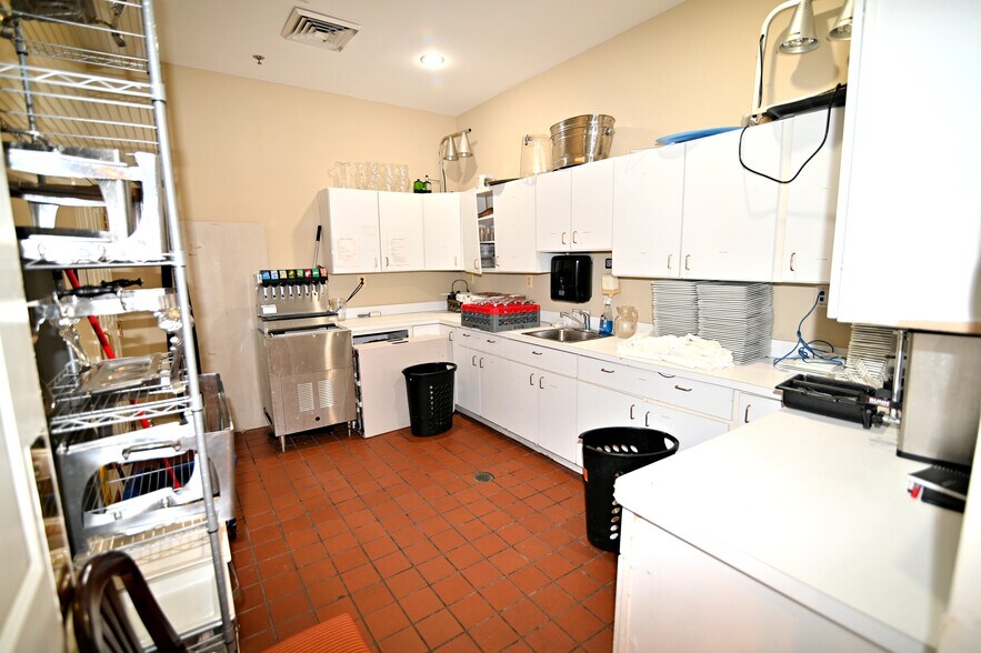 More Photos Of 15120 Washington St, Haymarket Restaurant For Sale