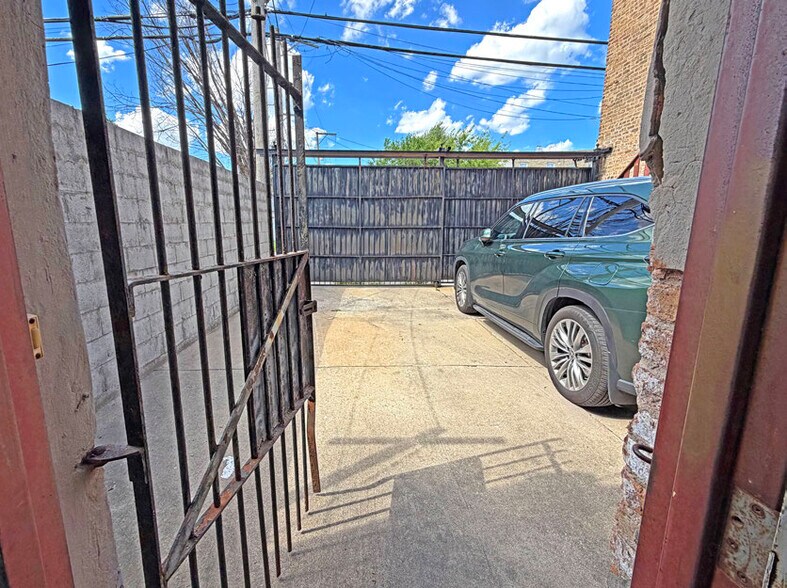 More Photos Of 4044-4046 W North Ave, Chicago Storefront Retail Residential For Sale