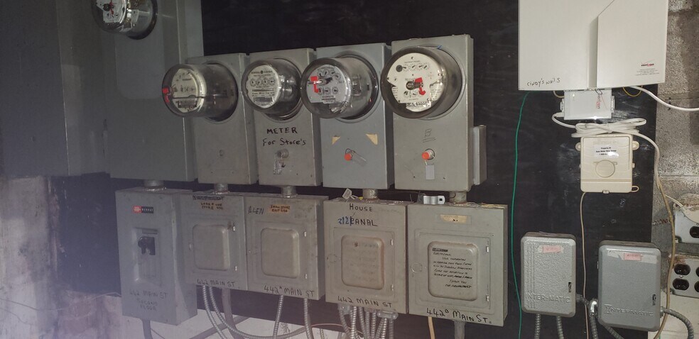 More Photos Of 442 Main St, Fort Lee Storefront Retail Office For Sale