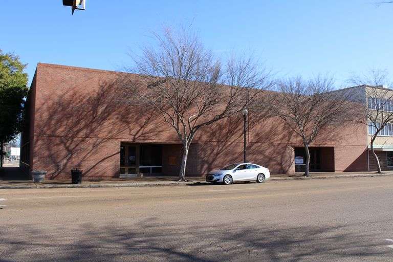 More Photos Of 604 Washington Ave, Greenville Bank For Lease
