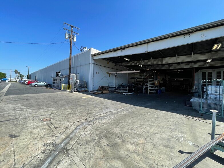 More Photos Of 2970 E Maria St, Rancho Dominguez Manufacturing For Sale