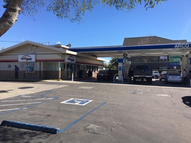 More Photos Of 2933 65th St, Sacramento Service Station For Sale