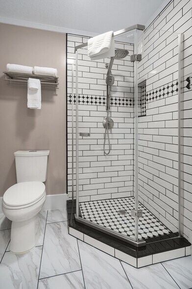 More Photos Of 131 E 12th St, Port Angeles Hotel For Sale