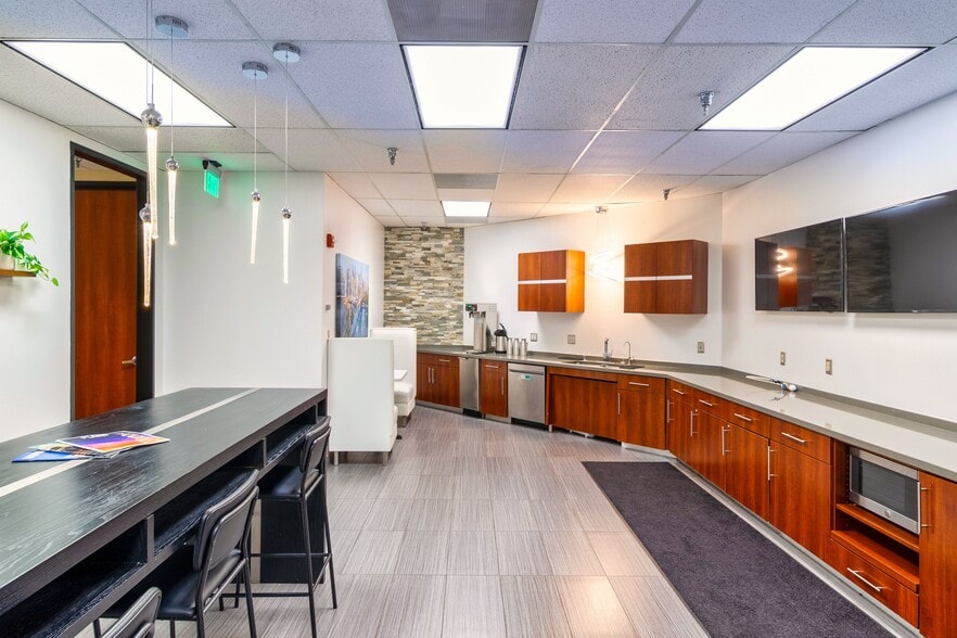 More Photos Of 1400 Preston Rd, Plano Coworking Space