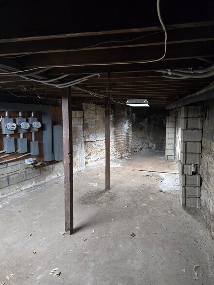 More Photos Of 6 Tulip Ave, Floral Park Warehouse For Lease
