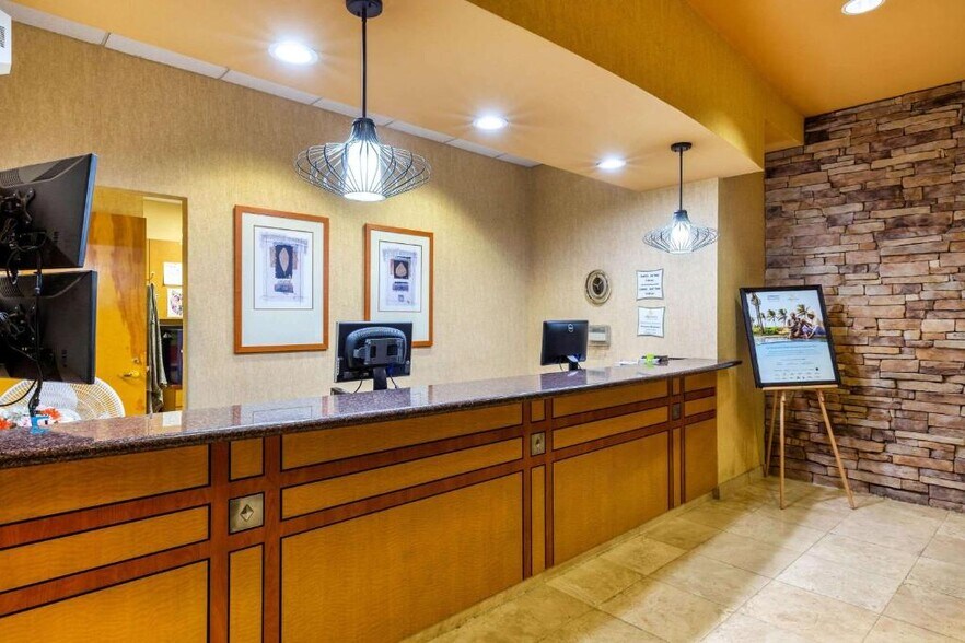 More Photos Of 1500 NE 134th St, Vancouver Hotel For Sale
