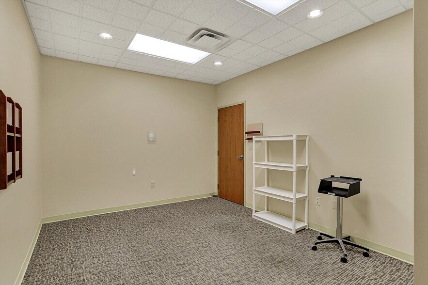 More Photos Of 711 W Gardner Dr, Marion Medical For Sale