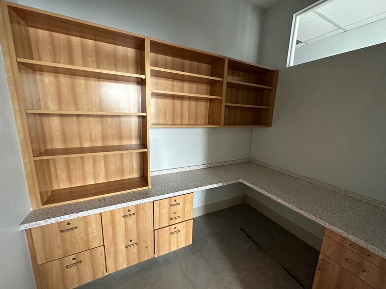 More Photos Of 5843 Transit Rd, Amherst Unknown For Lease