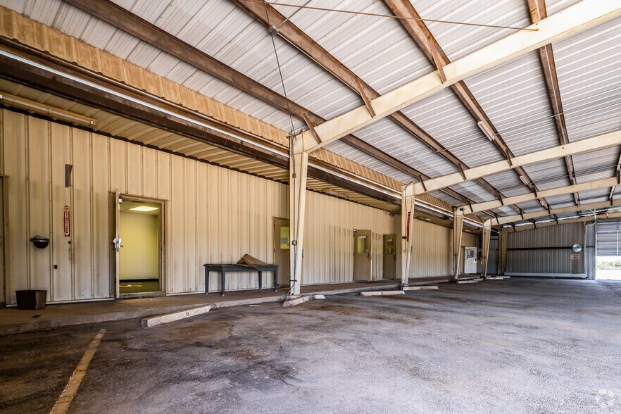 More Photos Of 605 E Yukon Rd, Odessa Warehouse For Lease