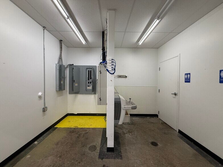 More Photos Of 504 N EE Wallace Blvd, Ferriday Storefront For Sale