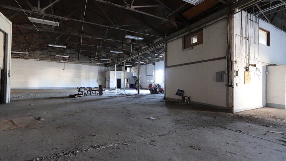 More Photos Of 142 Middle St, Geneva Warehouse For Sale