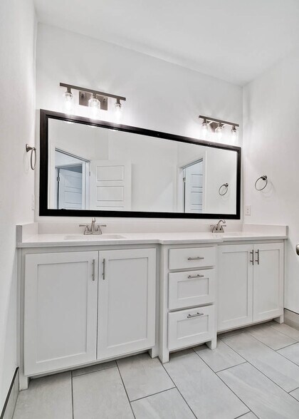 More Photos Of 502-510 W Persimmon St, Rogers Apartments For Sale