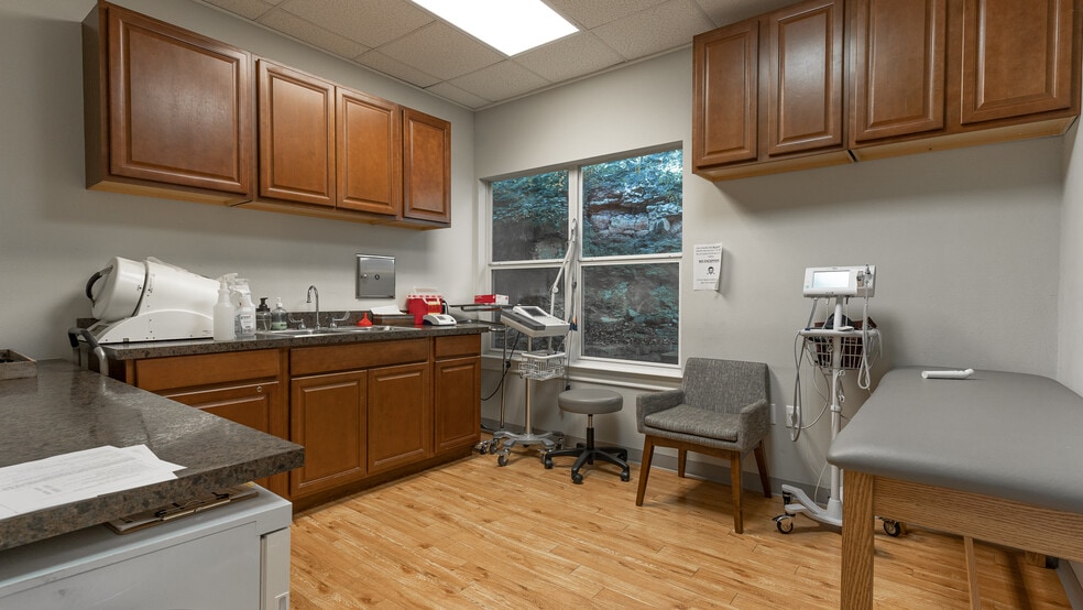 More Photos Of 3010 Bee Caves Rd, Rollingwood Medical For Lease