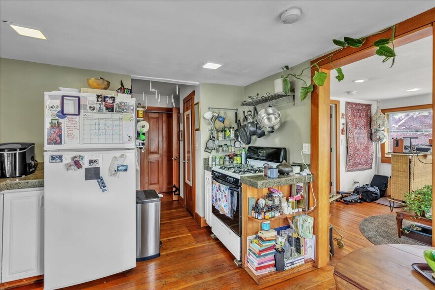 More Photos Of 172 16th Ave, Seattle Multifamily For Sale