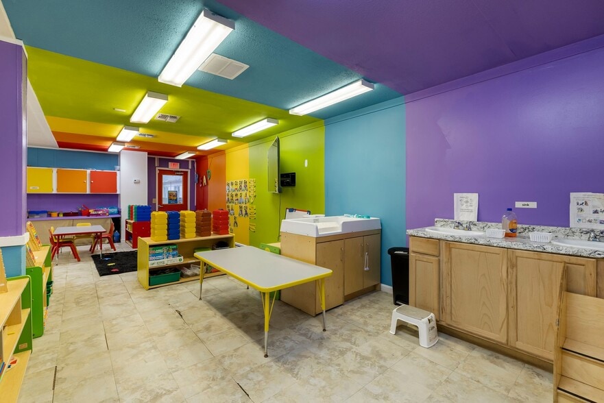 More Photos Of 204 Tibet Ave, Savannah Daycare Center For Sale