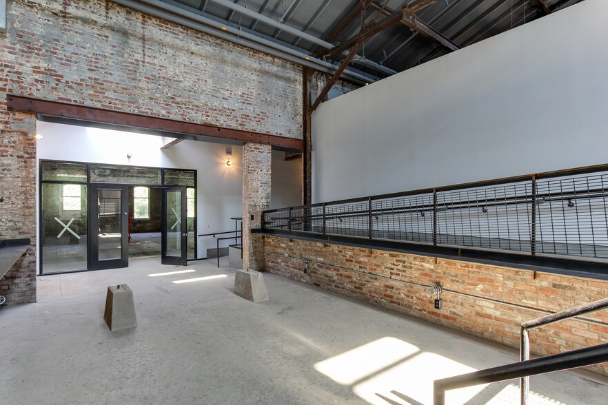 More Photos Of 500 E Davie St, Raleigh Restaurant For Lease