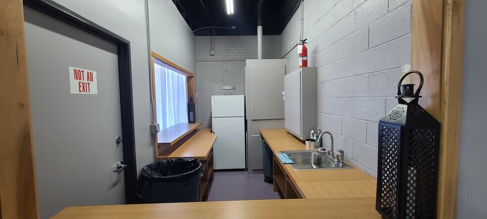 More Photos Of 5520 Military Pky, Dallas Industrial For Sale