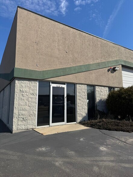 More Photos Of 12137 Rhea Dr, Plainfield Warehouse For Lease