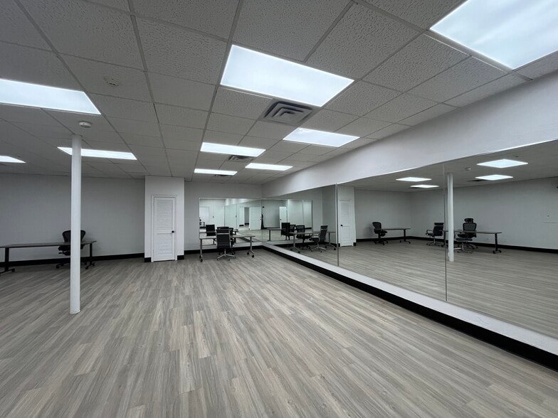 More Photos Of 400 E St Elmo Rd, Austin Unknown For Lease