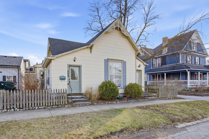 More Photos Of 209 W North St, Lebanon Office For Sale