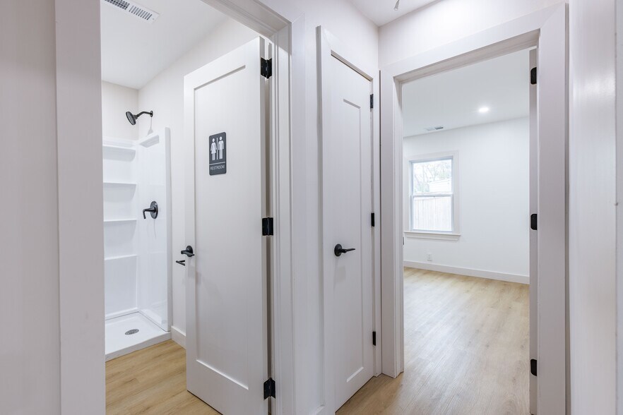 More Photos Of 1685 Lower Roswell Rd, Marietta Medical For Lease