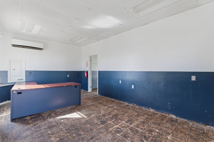 More Photos Of 8783 San Fernando Rd, Sun Valley Auto Repair For Lease