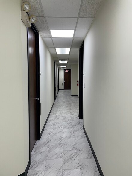 More Photos Of 3707 Westcenter Dr, Houston Office For Lease