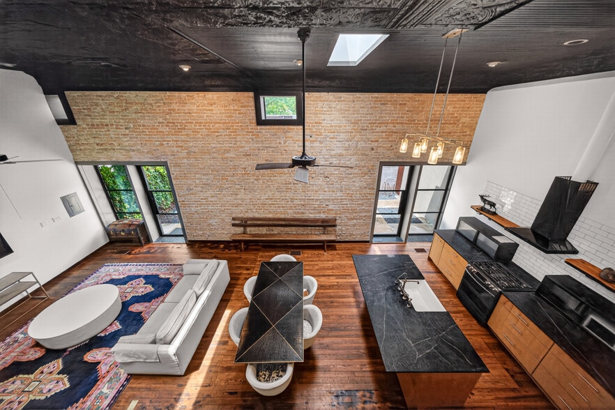 More Photos Of 614 High St, Comfort Storefront Retail Residential For Sale