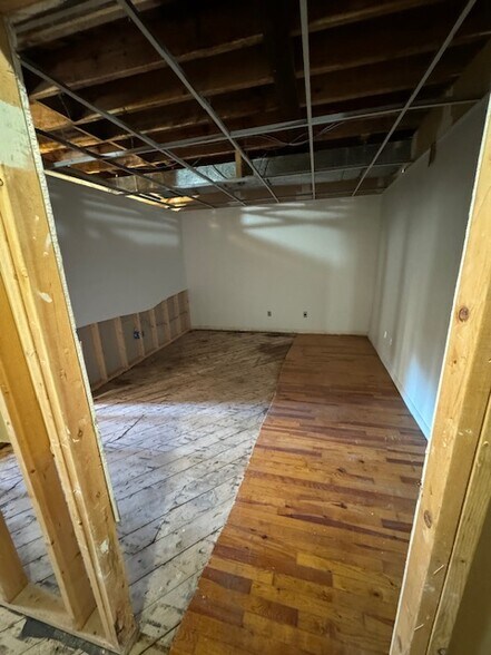 More Photos Of 6 Airline St, Belmont Freestanding For Lease