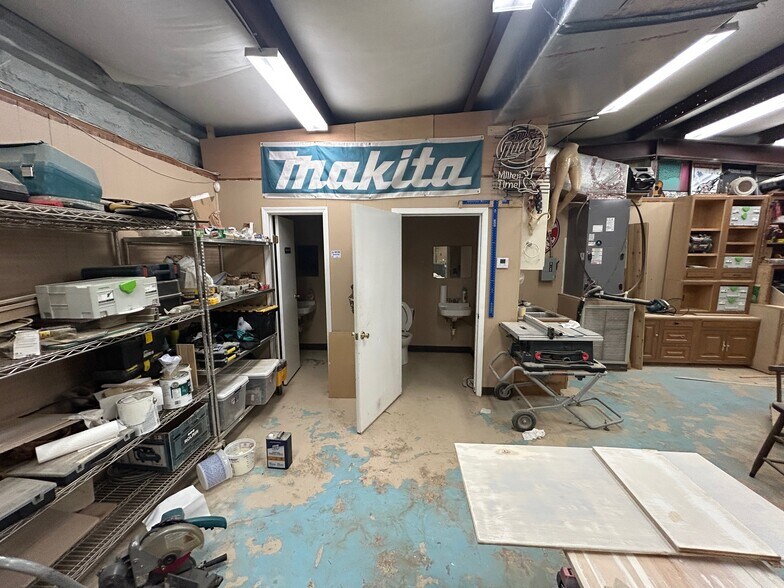 More Photos Of 145 N 13th St, Beaumont Industrial For Sale