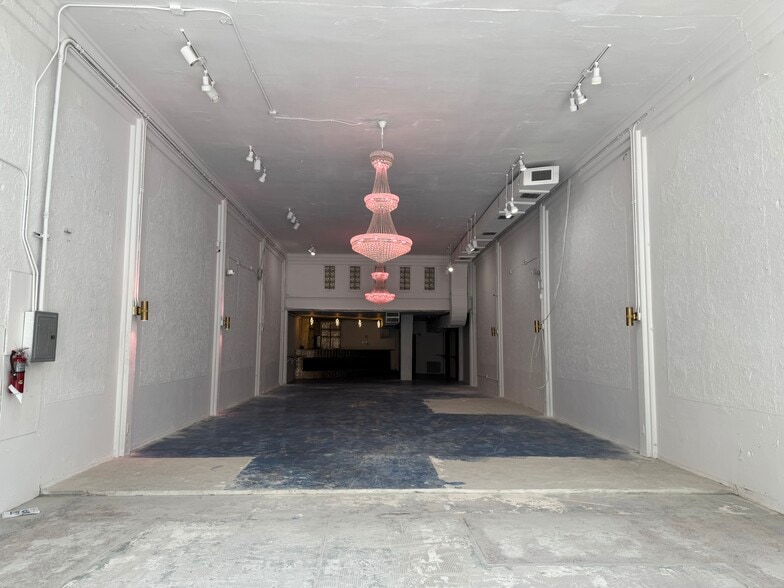 More Photos Of 1929 Hollywood Blvd, Hollywood Storefront For Lease