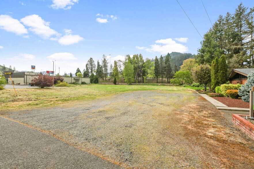 More Photos Of 202 W Main St, Rogue River Land For Sale