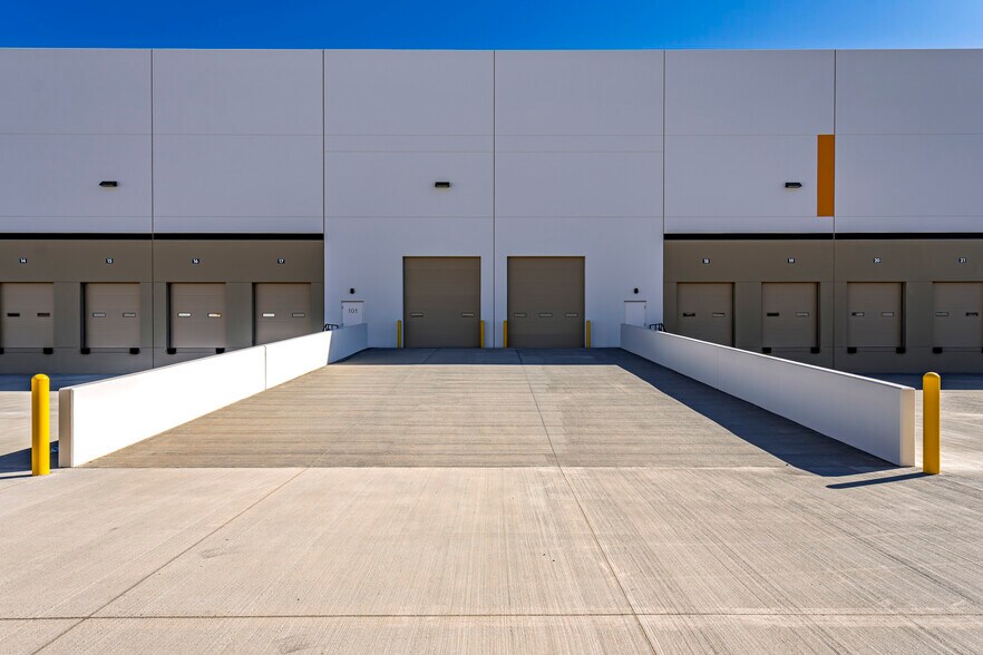 More Photos Of SEC Ellsworth Road & Pecos Rd, Mesa Warehouse For Lease