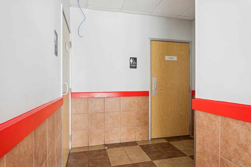 More Photos Of 6620 E Dr Martin Luther King Jr Blvd, Tampa Fast Food For Lease