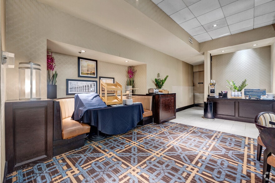 More Photos Of 15700 John F Kennedy Blvd, Houston Hotel For Sale