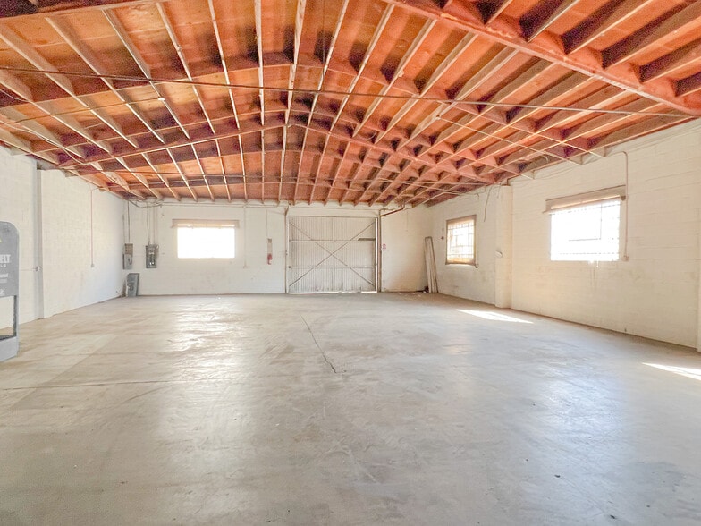 More Photos Of 1005-1007 E Raymond Way, Anaheim Manufacturing For Lease