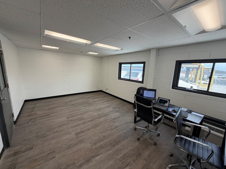 More Photos Of 5500 N Lovers Lane Rd, Milwaukee Distribution For Lease
