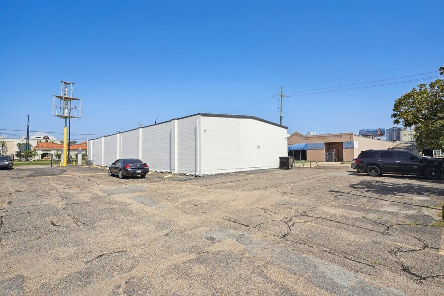 More Photos Of 3125 N Causeway Blvd, Metairie Auto Repair For Sale