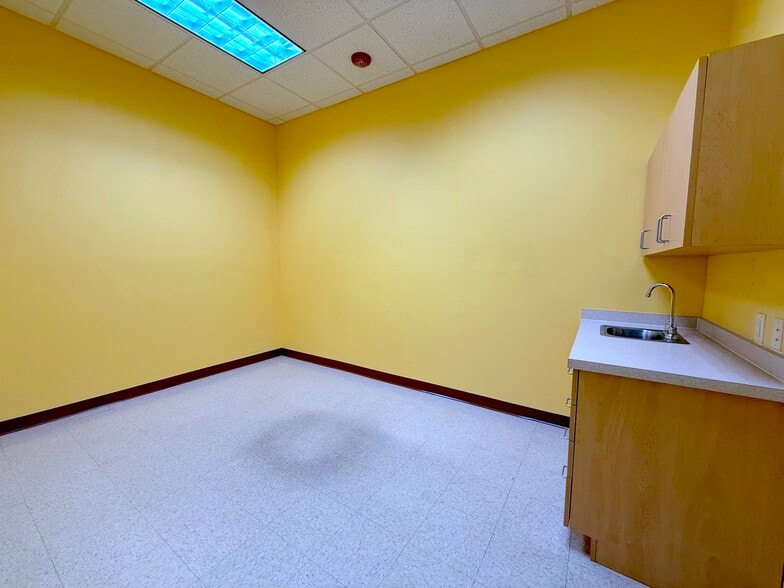 More Photos Of 1743 Park Center Dr, Orlando Medical For Sale