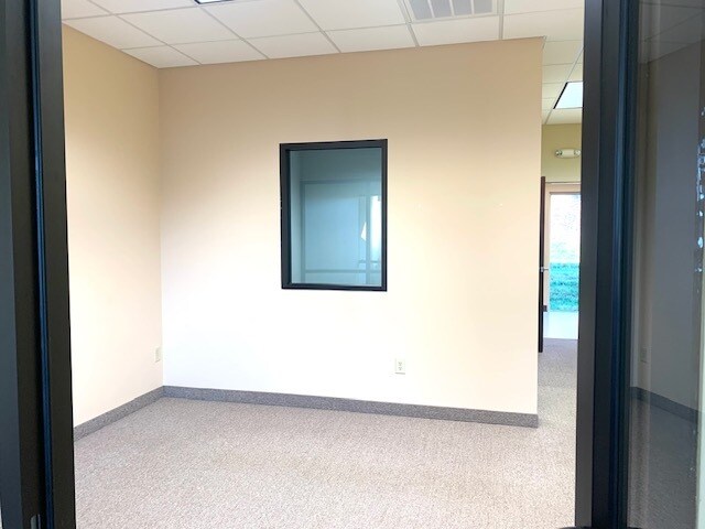 More Photos Of 1008 Hutton Ln, High Point Office For Lease