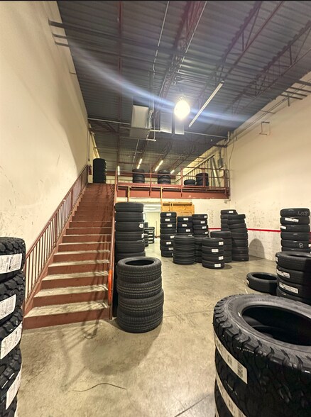 More Photos Of 20 Priscilla Ln, Auburn Service For Lease